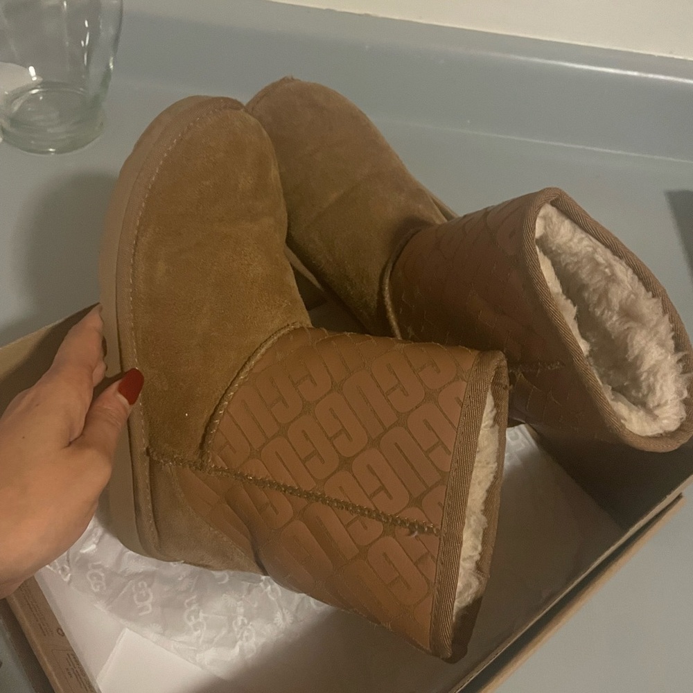 Ugg boots size 5 kids